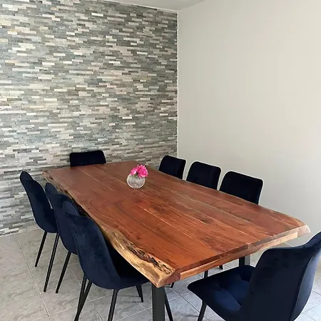 House Juraj * 特罗吉尔